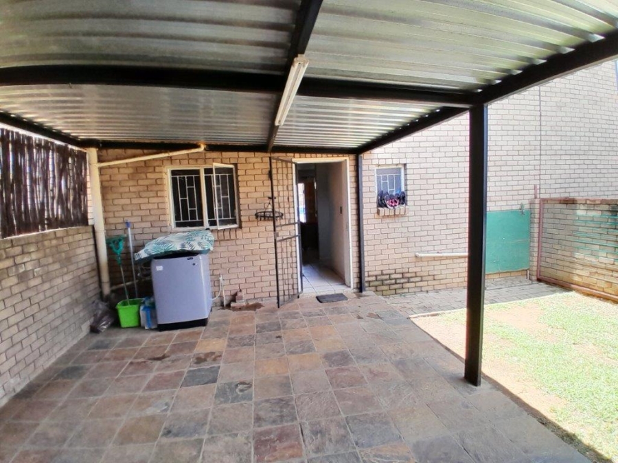 2 Bedroom Property for Sale in Rustenburg Central North West